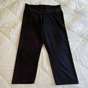 Old Navy Black PowerSoft Capri Women’s Athletic Leggings (size XL)